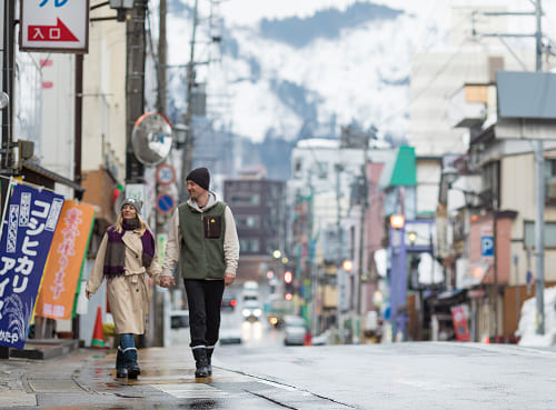 越後湯沢駅から近い湯沢高原スキー場の外観